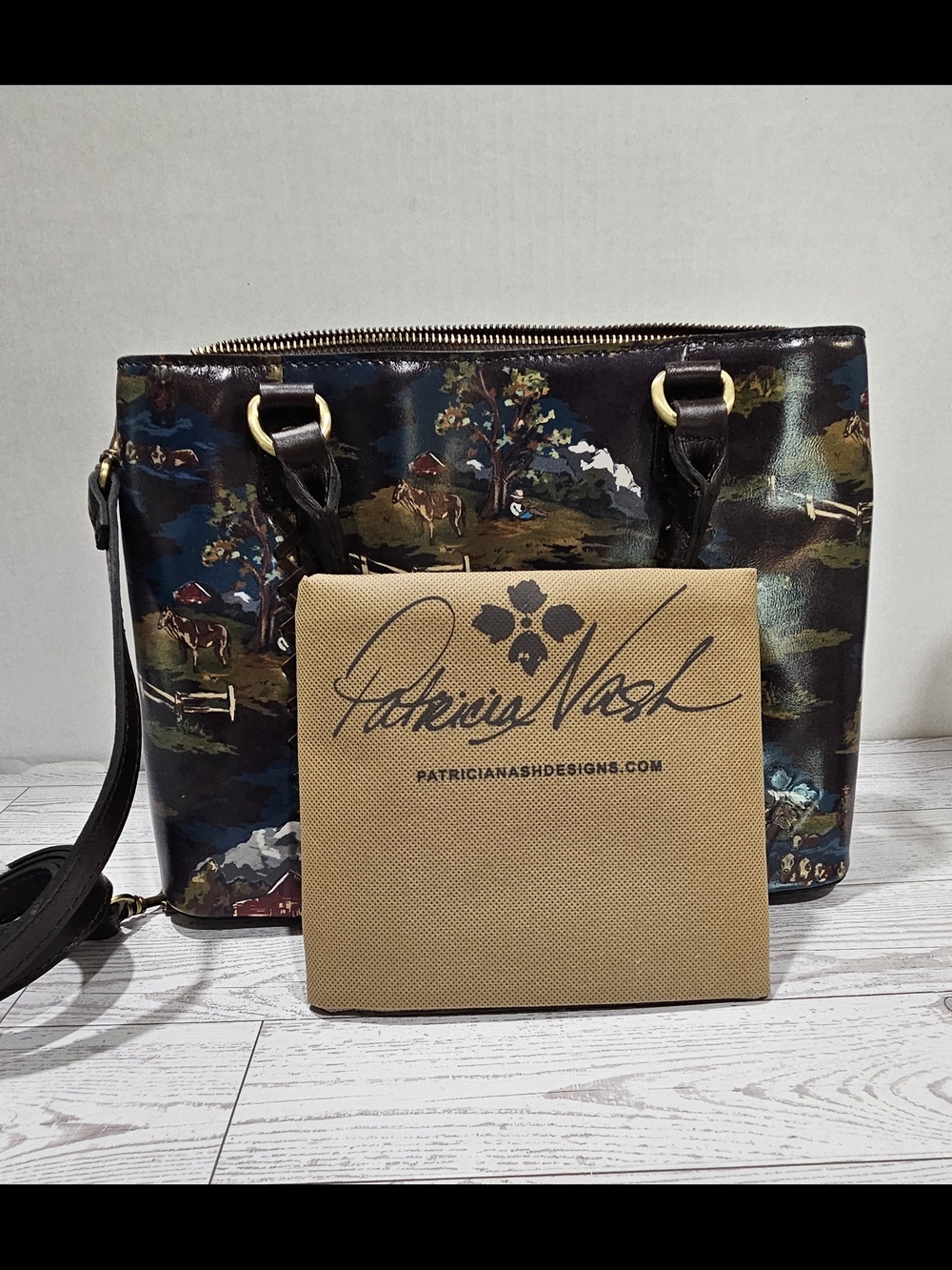 Dorothy Leather Top Handle Crossbody
Patricia Nash - Picture 6 of 6
